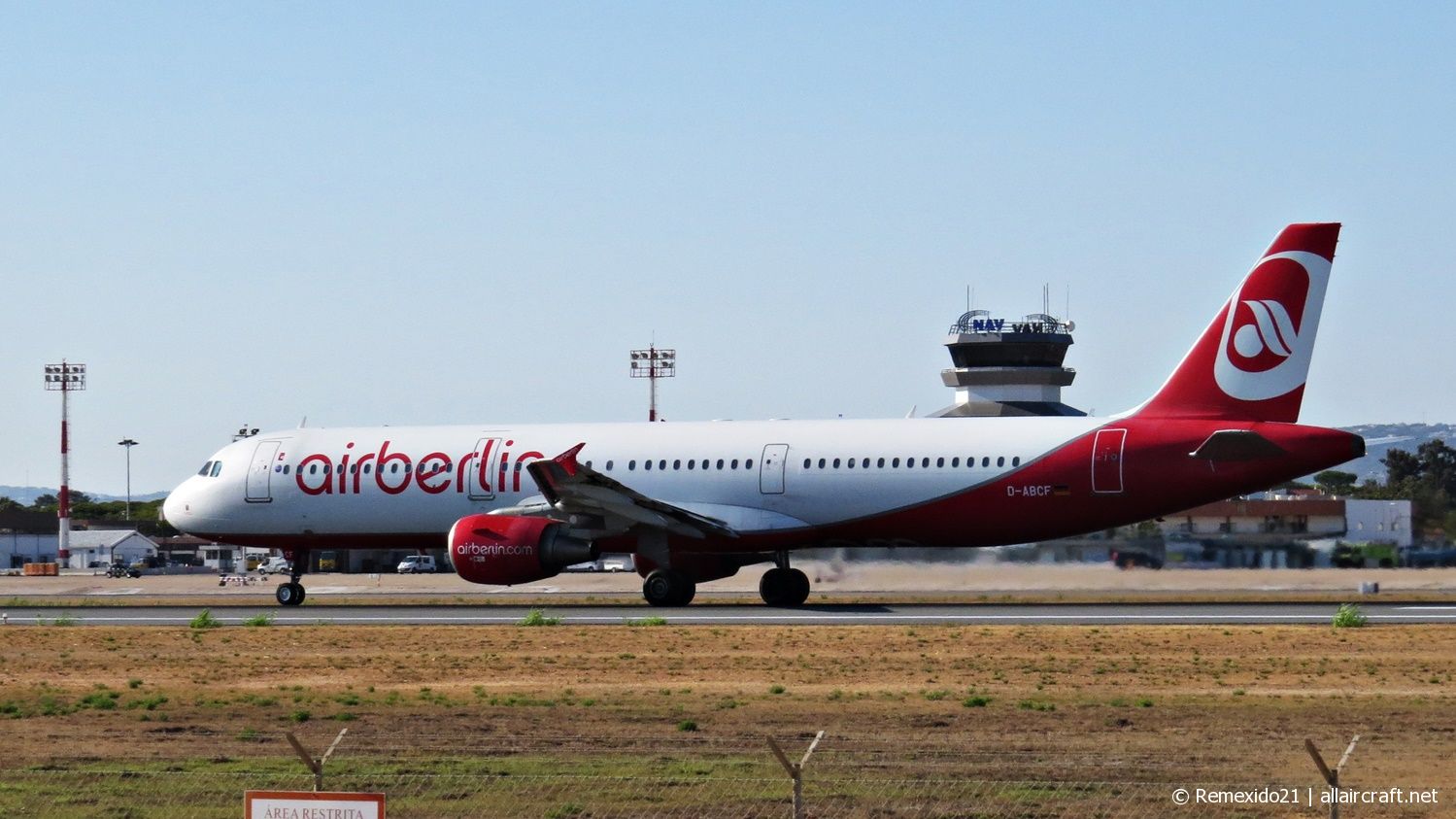 D-ABCF · Airbus A321-211 · (FAO / LPFR)