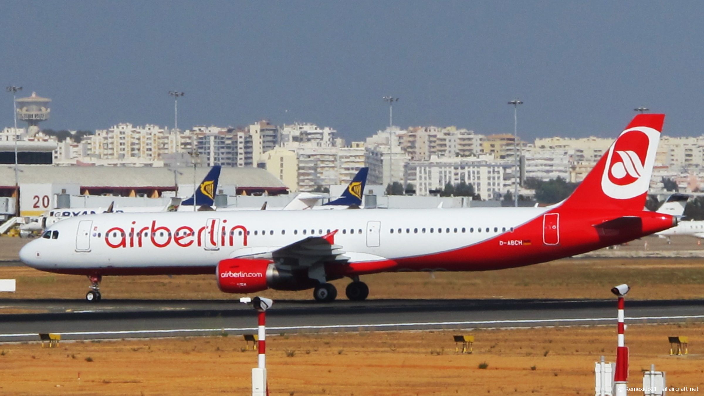 D-ABCH · Airbus A321-211 · (FAO / LPFR)