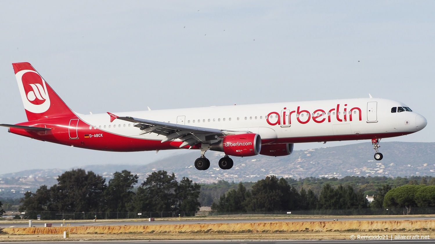 D-ABCK · Airbus A321-211 · (FAO / LPFR)