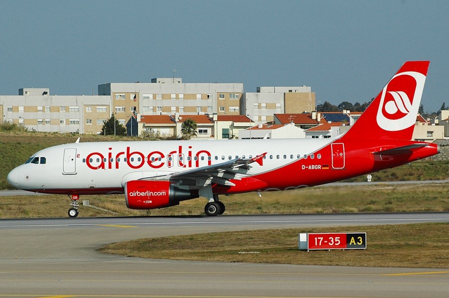 D-ABGR · Airbus A319-112 · (OPO / LPPR)