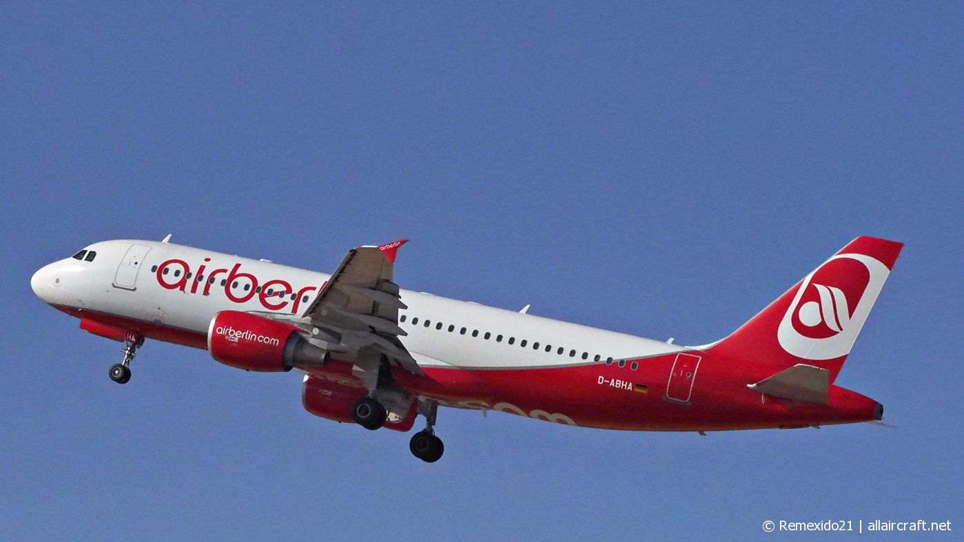 D-ABHA · Airbus A320-214 · (FAO / LPFR)