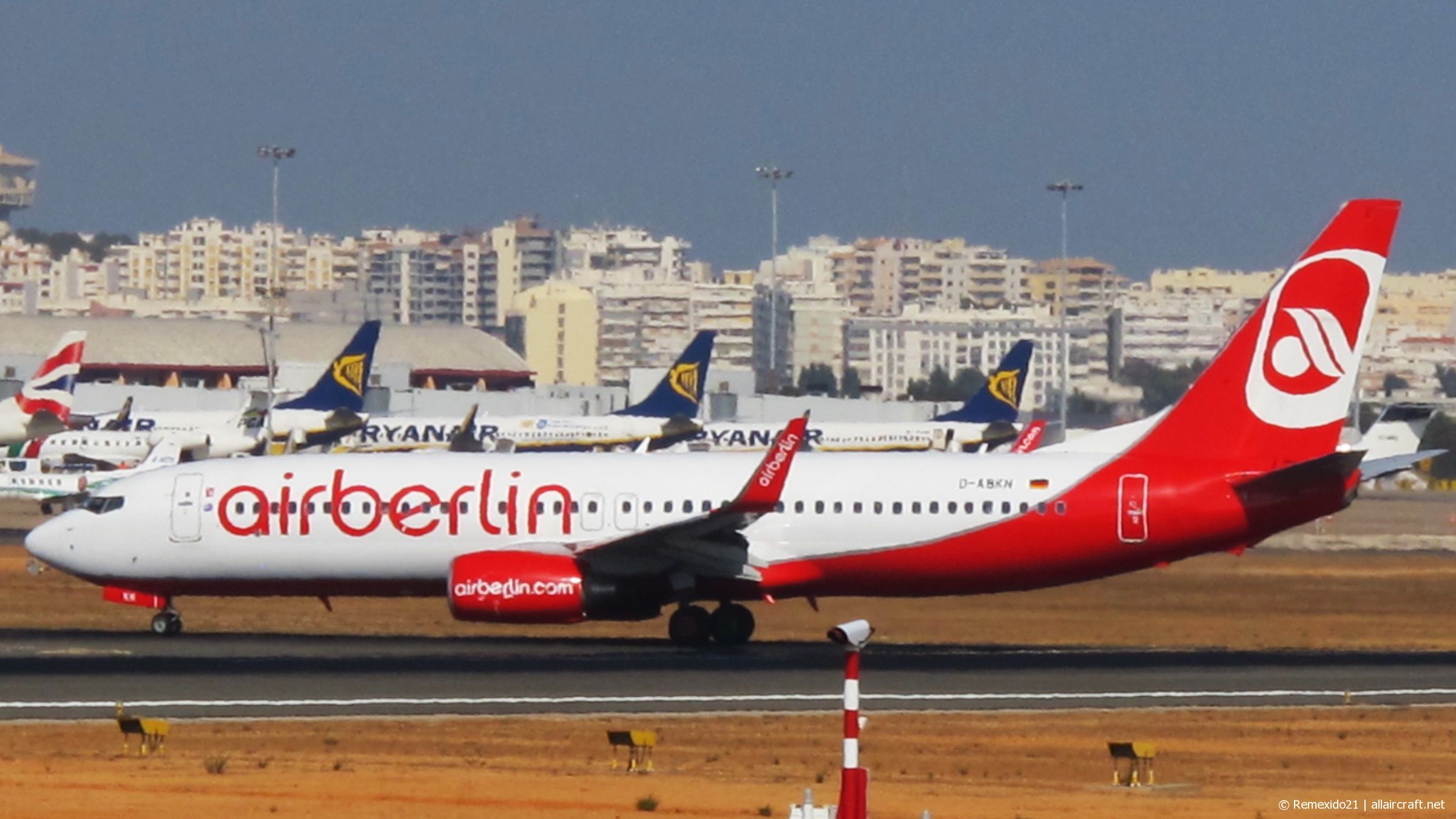 D-ABKN · Boeing 737-86J(WL) · (FAO / LPFR)