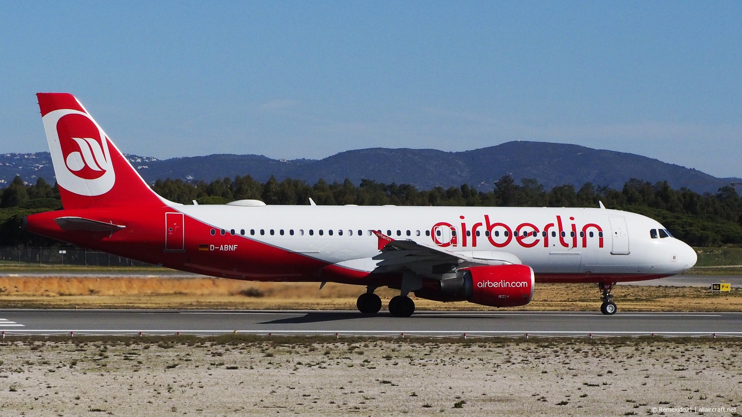 D-ABNF · Airbus A320-214 · (FAO / LPFR)