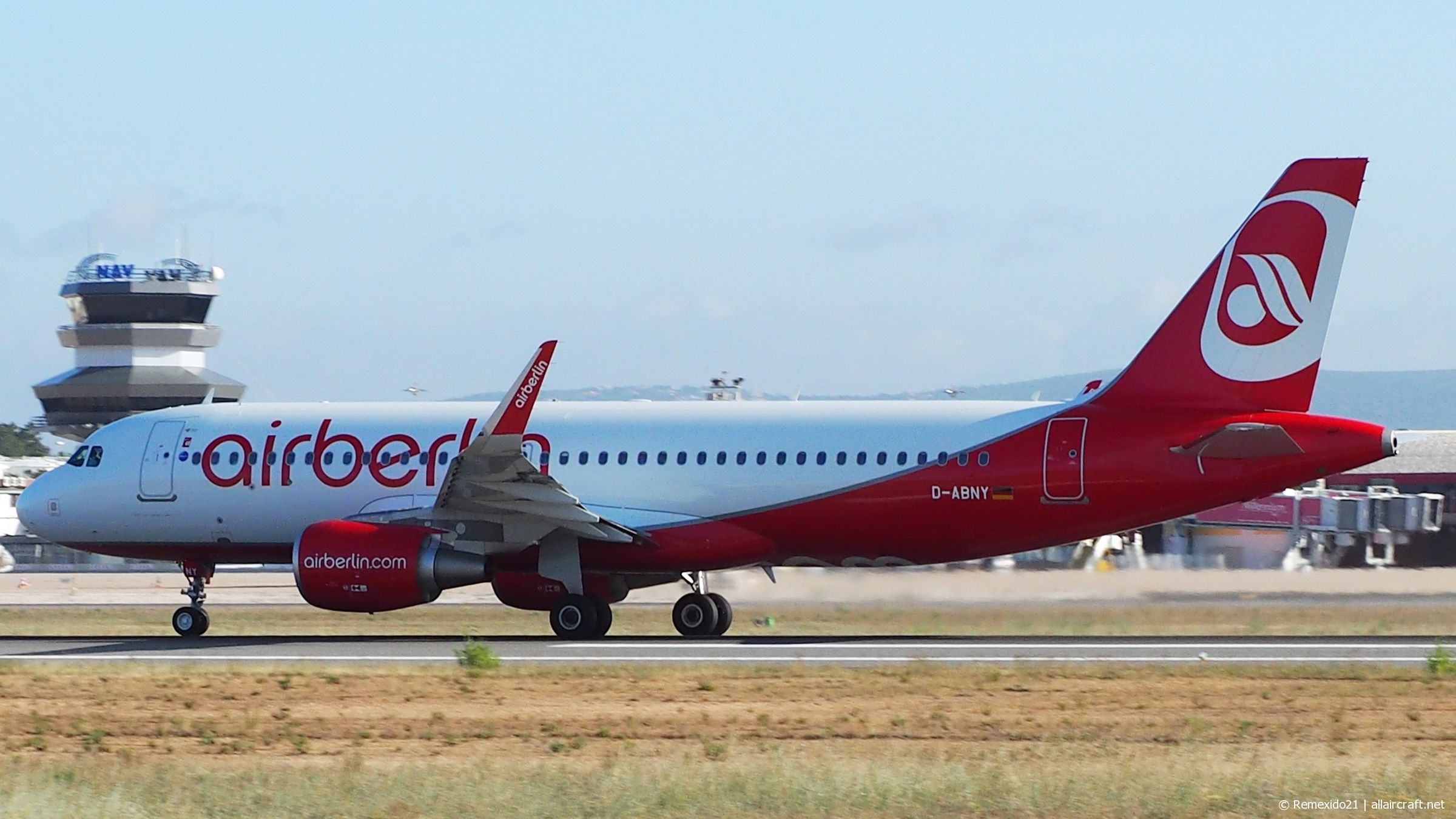 D-ANBY · Airbus A320-214(WL) · (FAO / LPFR)