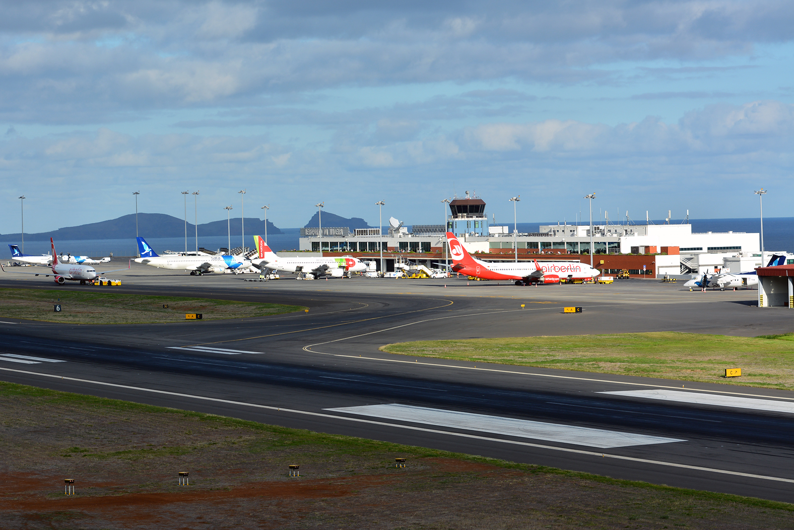 D-ABBX · Boeing 737-808(WL) · (FNC / LPMA)