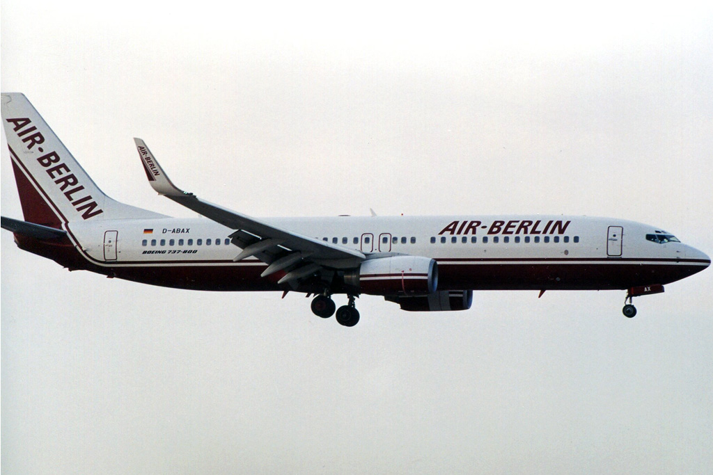 D-ABAX · Boeing 737-86J · (FAO / LPFR)
