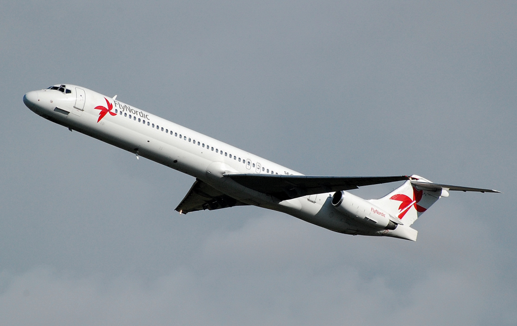 SE-RFB (53246) 1991 McDonnell Douglas MD-82