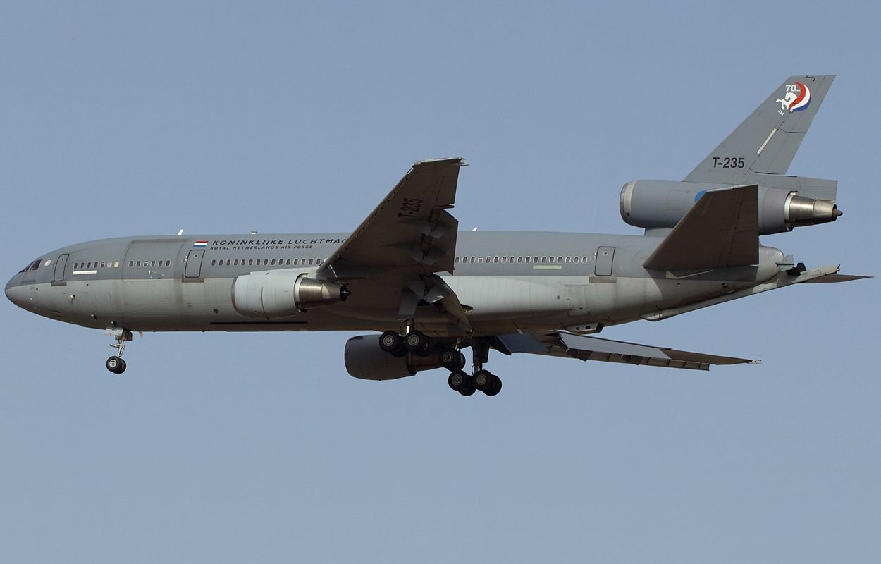 T-235 (46956) 1976 McDonnell Douglas KDC-10-30CF