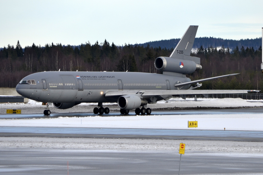 T-235 (46956) 1976 McDonnell Douglas KDC-10-30CF