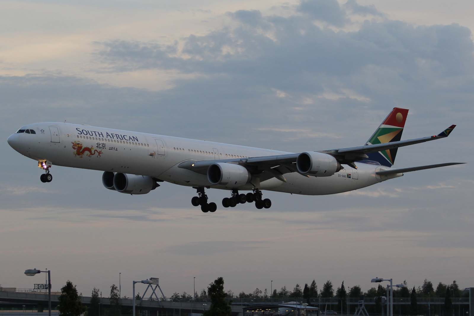 ZS-SNG · Airbus A340-642 · (LHR / EGLL)