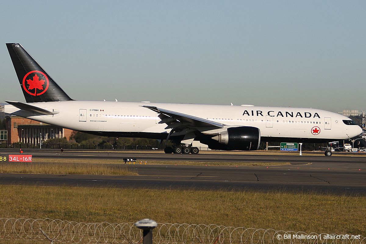 C-FNNH (cn 35247) Boeing 777-233LR