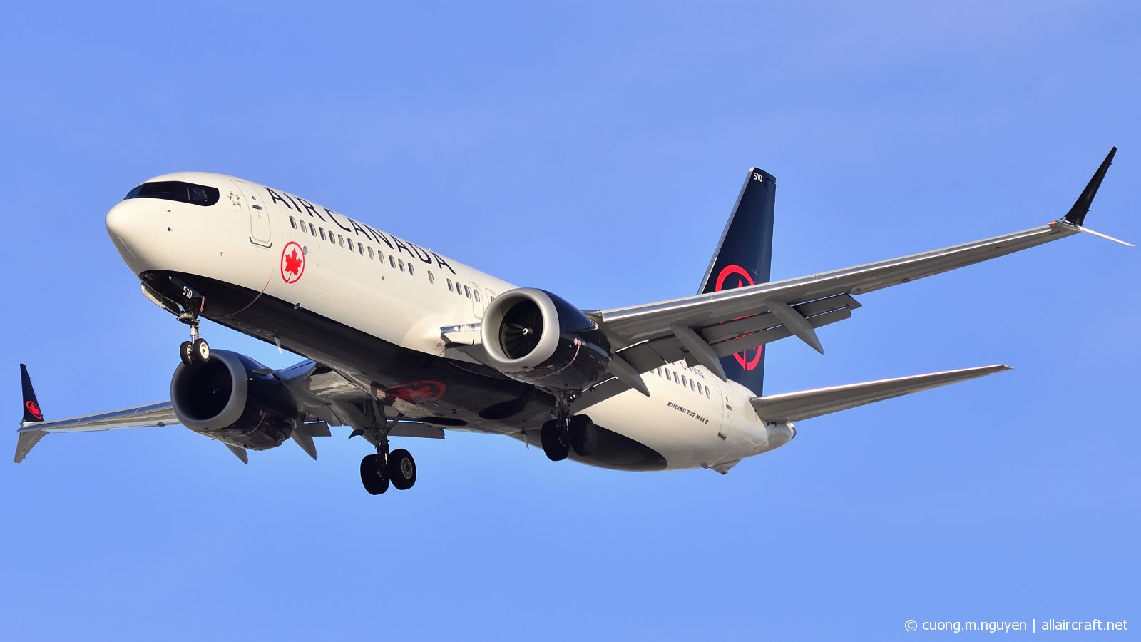 C-FSIQ · Boeing 737-8 MAX · (YUL / CYUL)