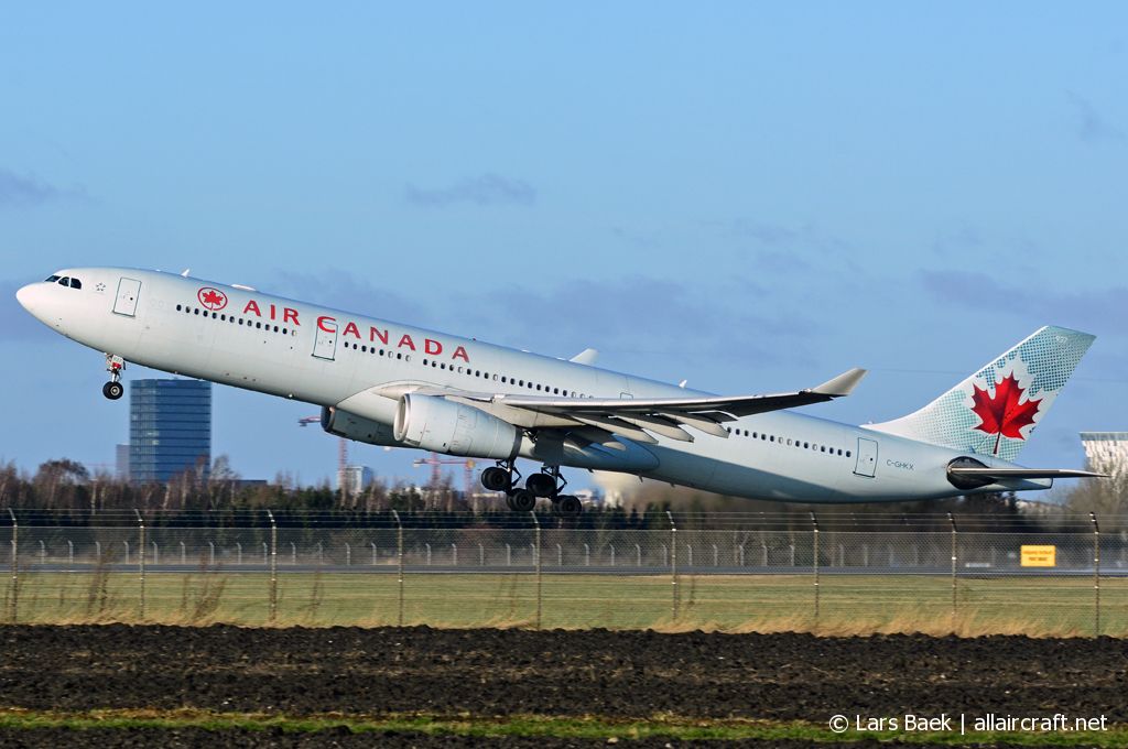 C-GHKX (412) 2001 Airbus A330-343