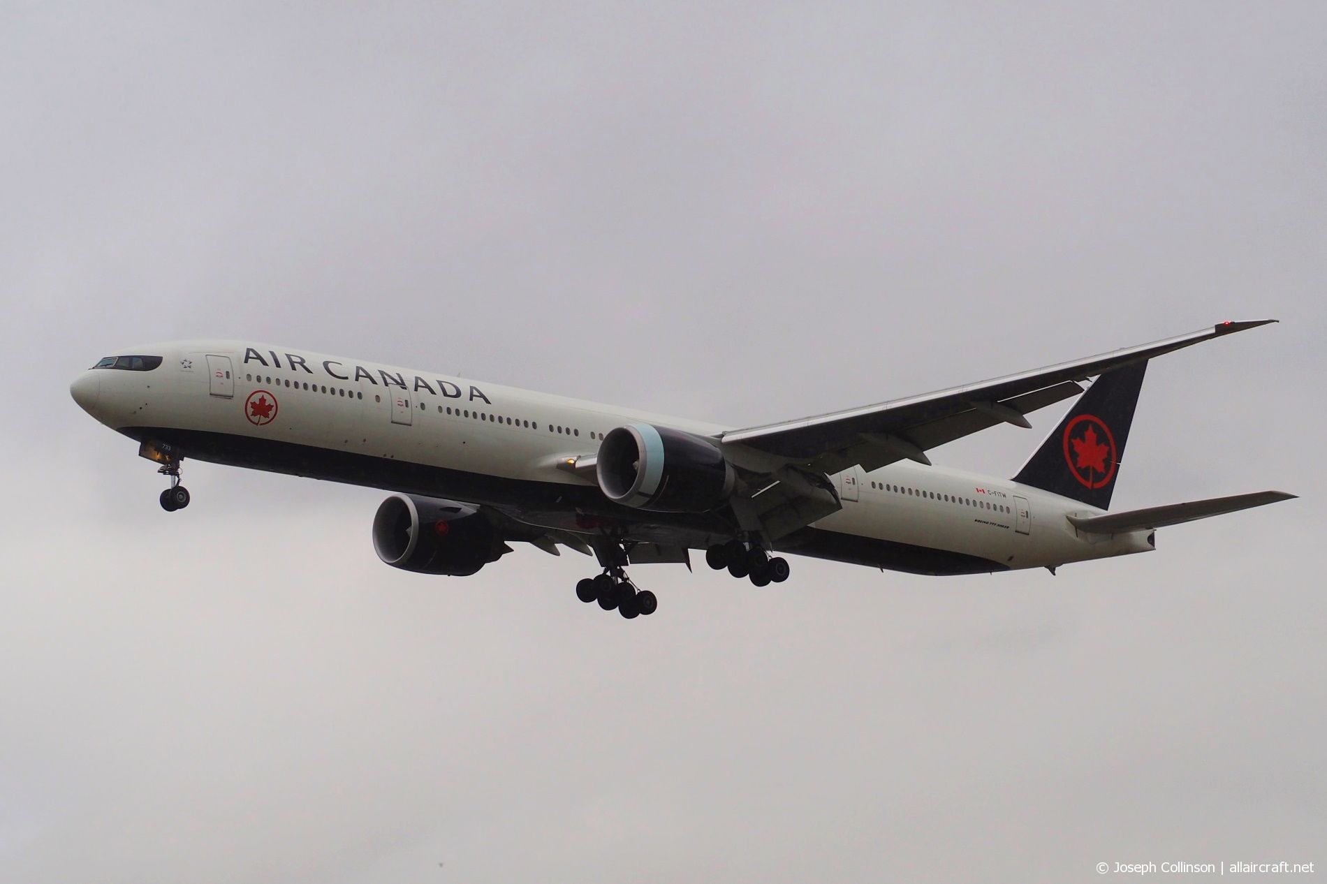 C-FITW (cn 35298) Boeing 777-333ER