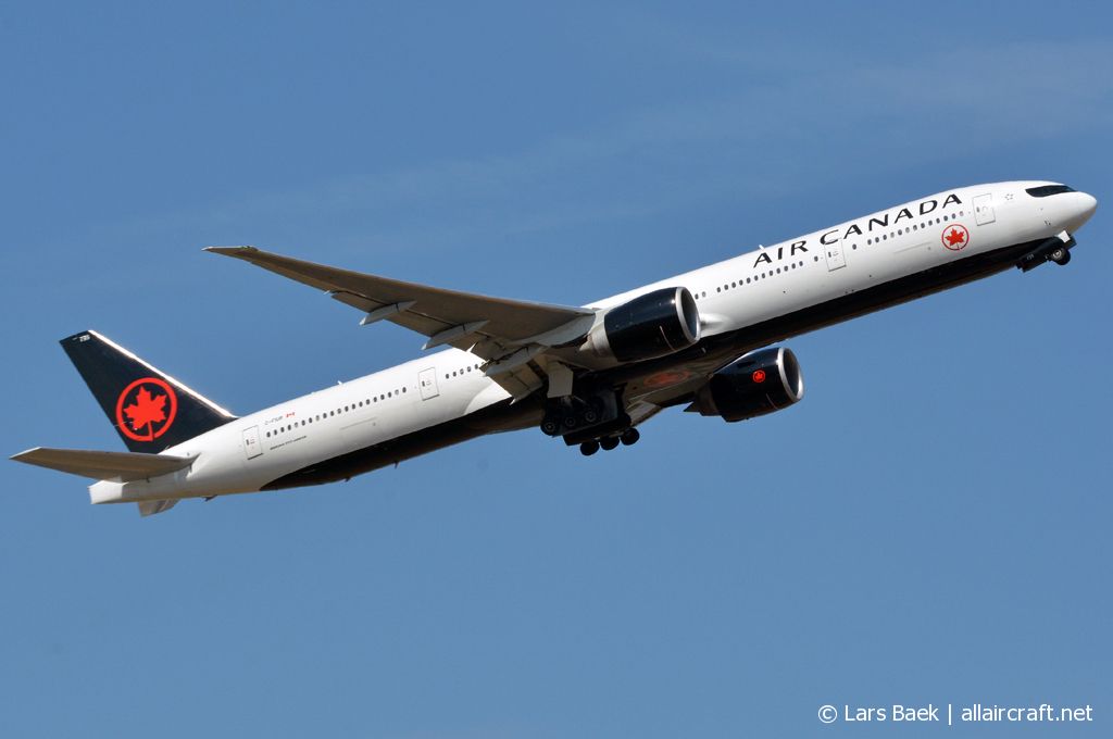 C-FIUR (35242) 2007 Boeing 777-333(ER)
