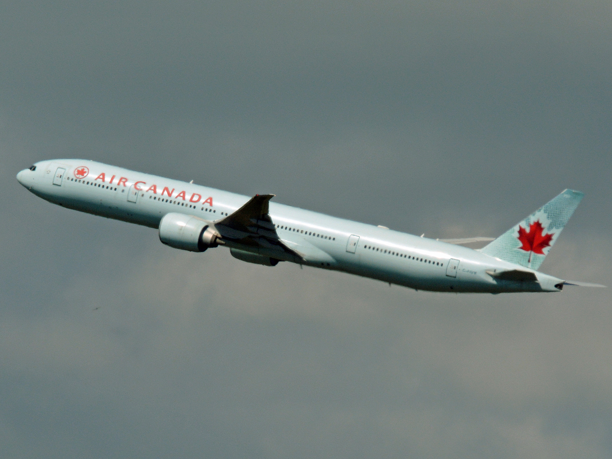 C-FIUW (cn 35249) Boeing 777-333ER