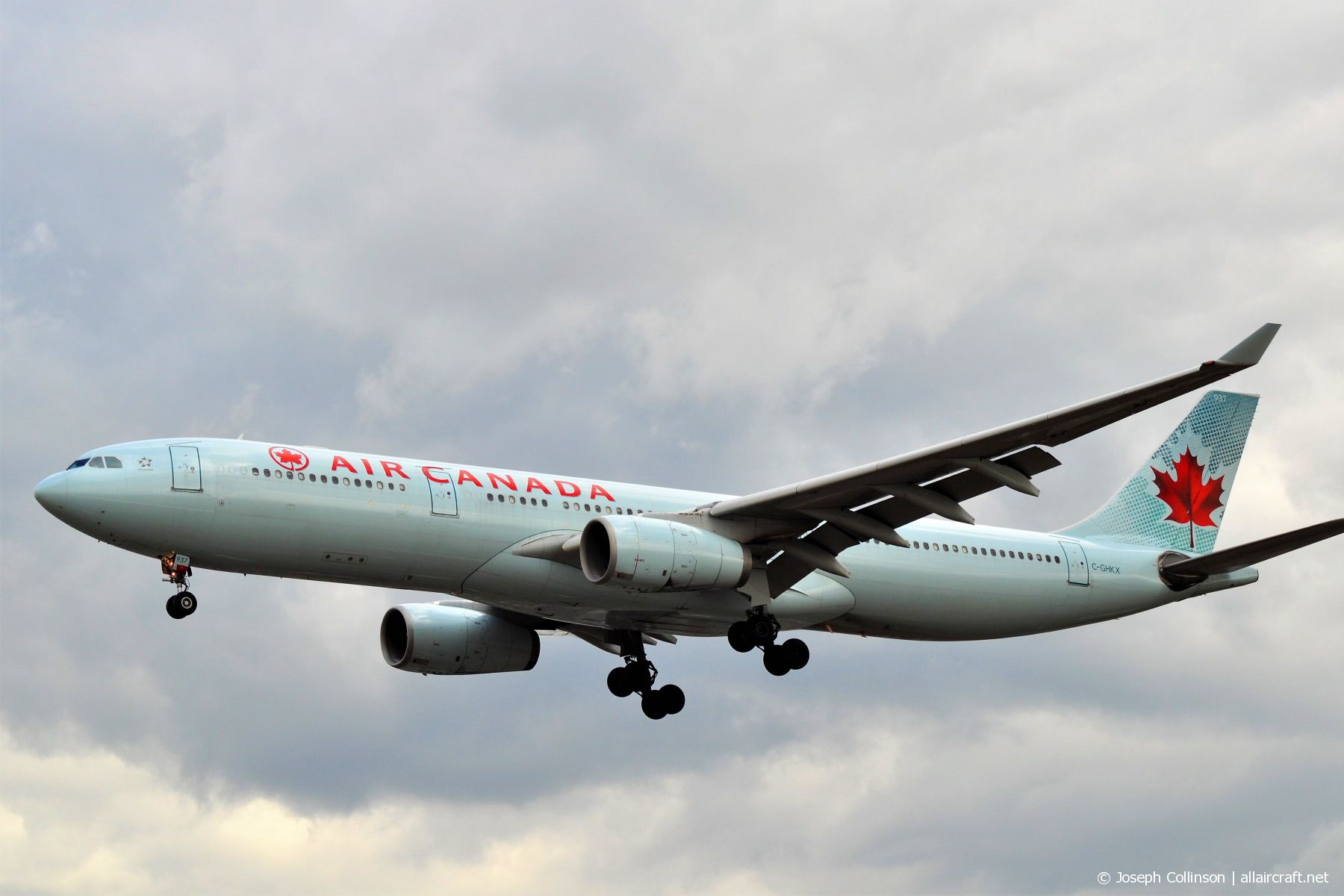 C-GHKX · Airbus A330-343 · (LHR / EGLL)