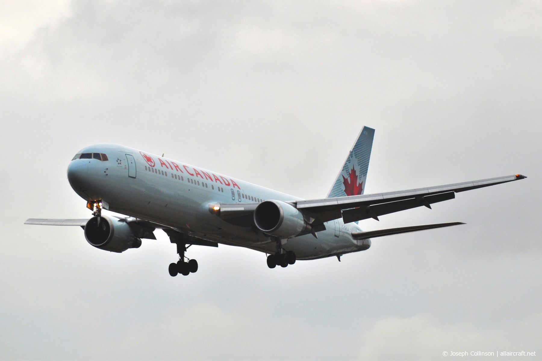 C-GHLA (26387) 1992 Boeing 767-35H(ER)