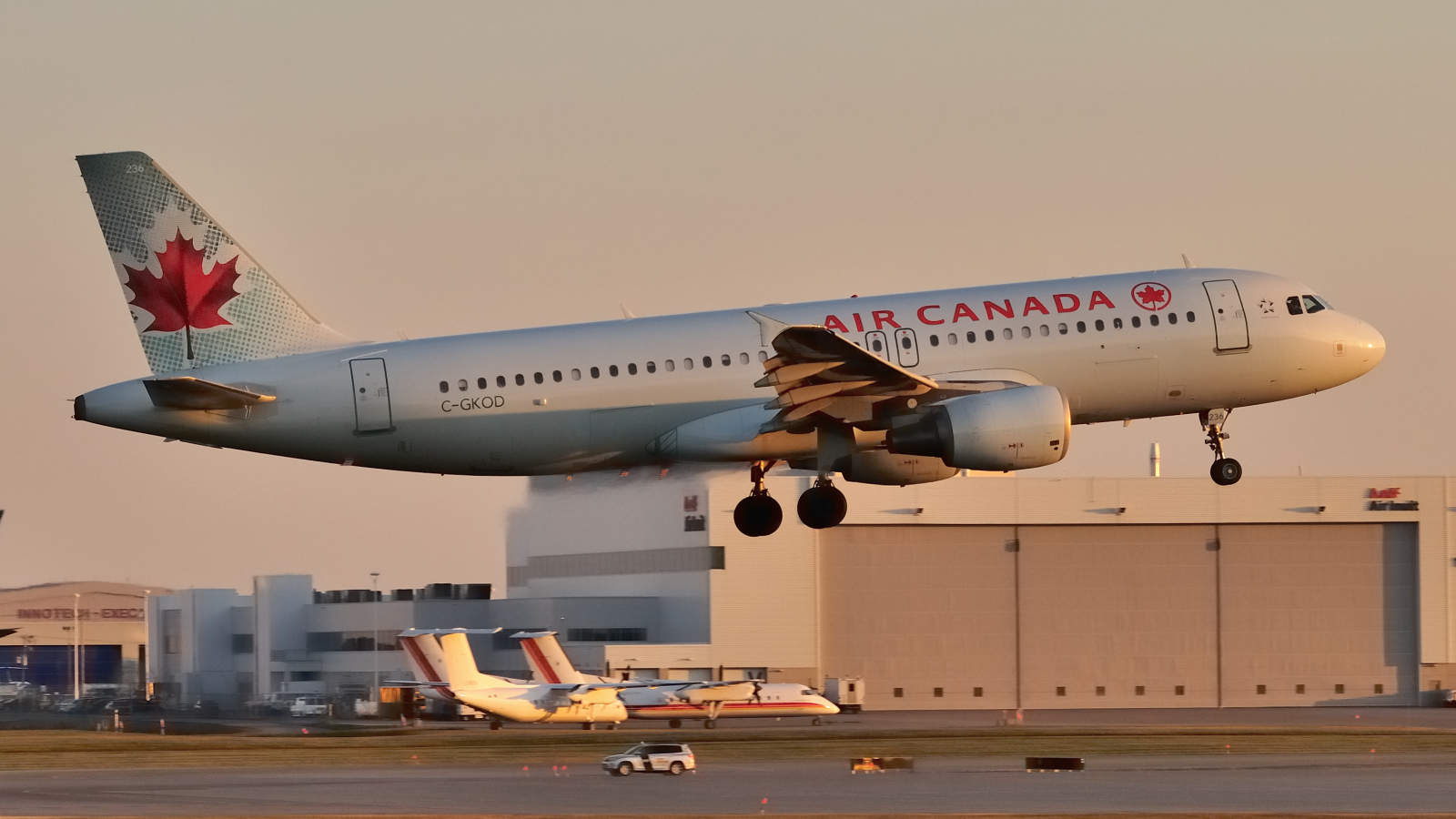 C-GKOD · Airbus A320-214 · (YUL / CYUL)