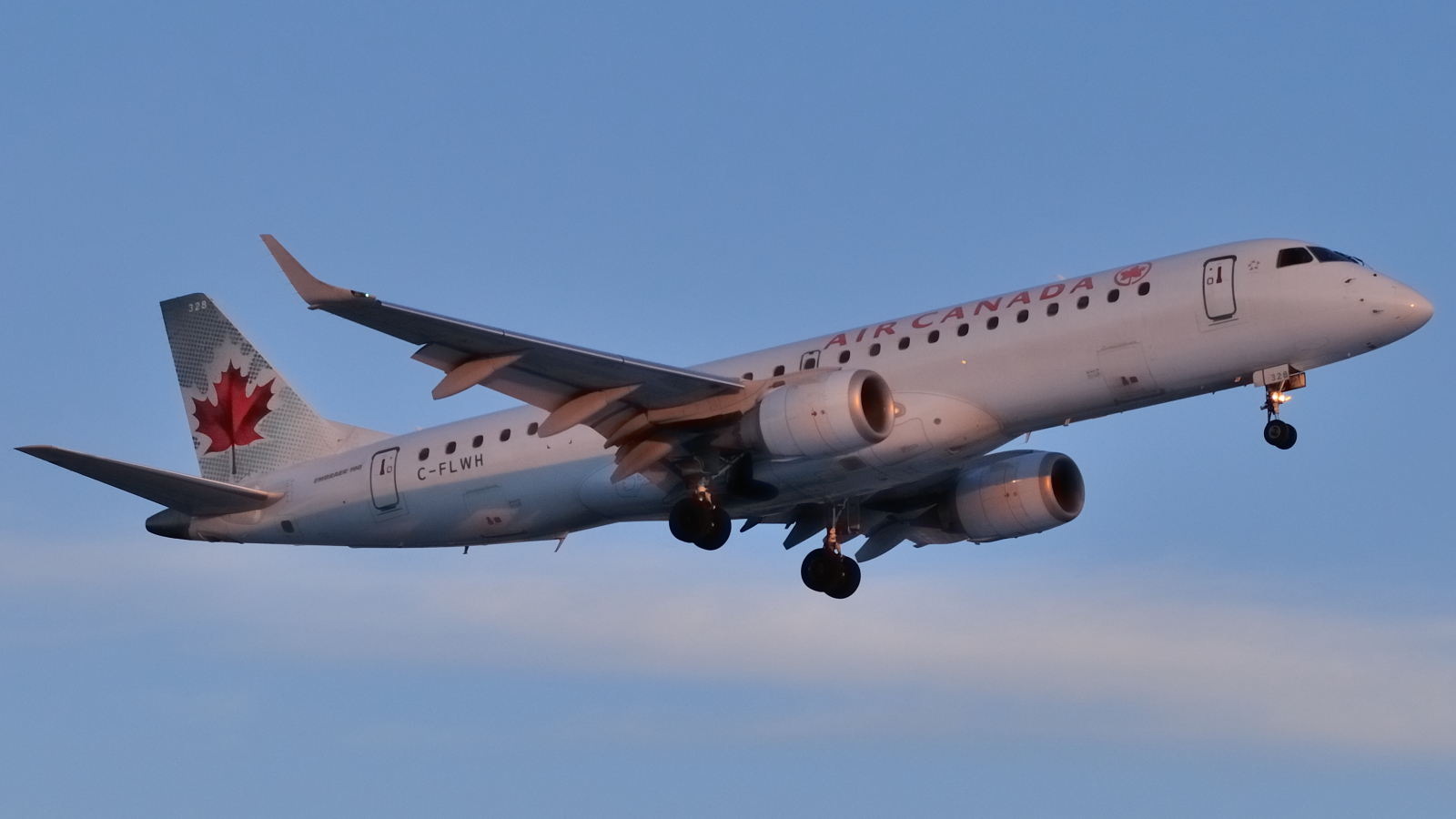 C-FLWH (cn 19000094) Embraer 190-100IGW
