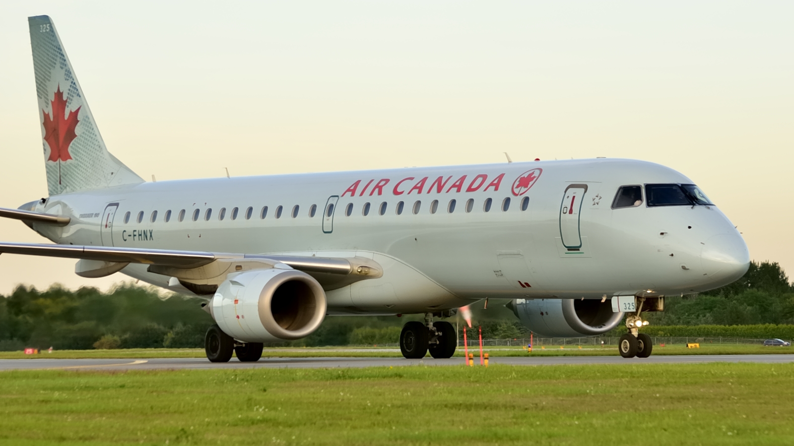 C-FHNX · Embraer 190-100IGW · (YOW / CYOW)