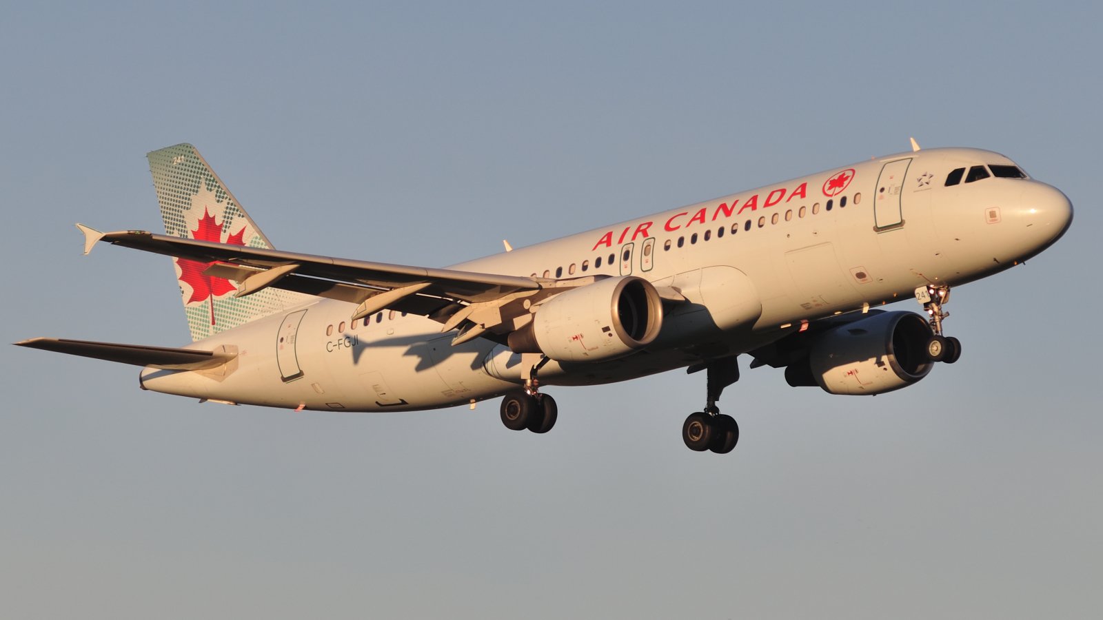 C-FGJI · Airbus A320-214 · (YUL / CYUL)