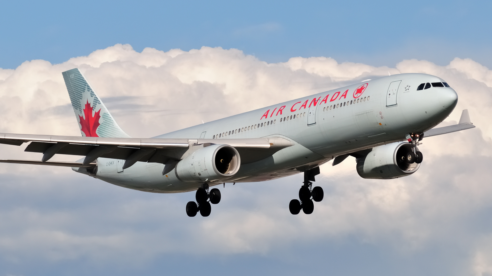 C-GHKX · Airbus A330-343 · (YUL / CYUL)