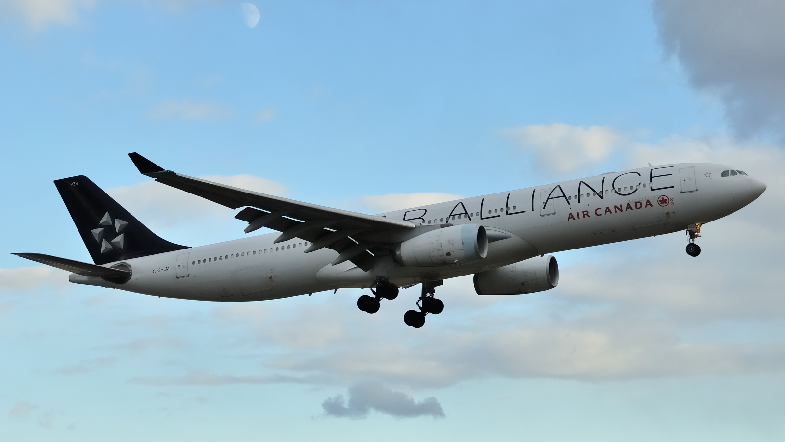 C-GHLM · Airbus A330-343 · (YUL / CYUL)