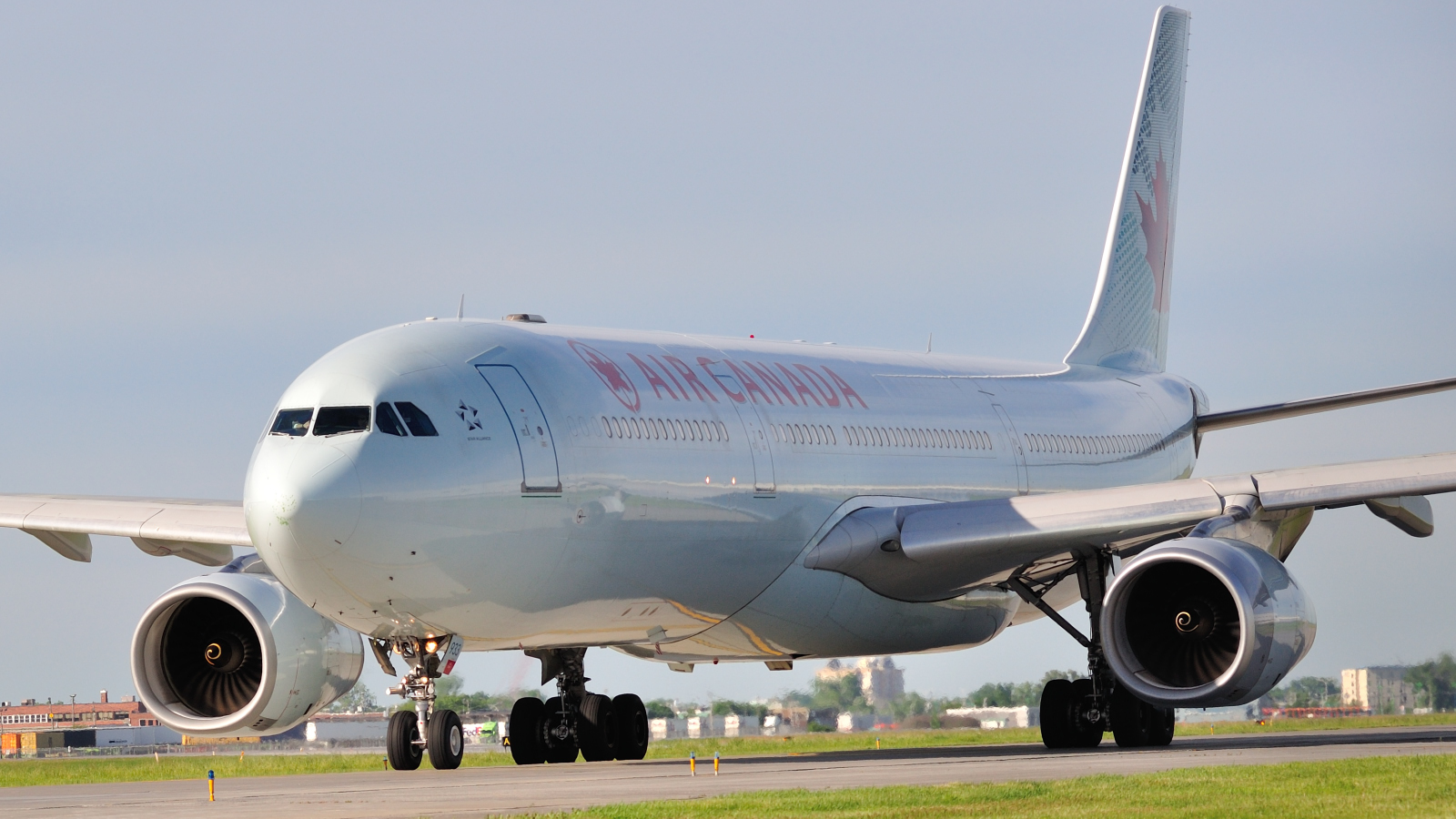 C-GFAJ · Airbus A330-343 · (YUL / CYUL)