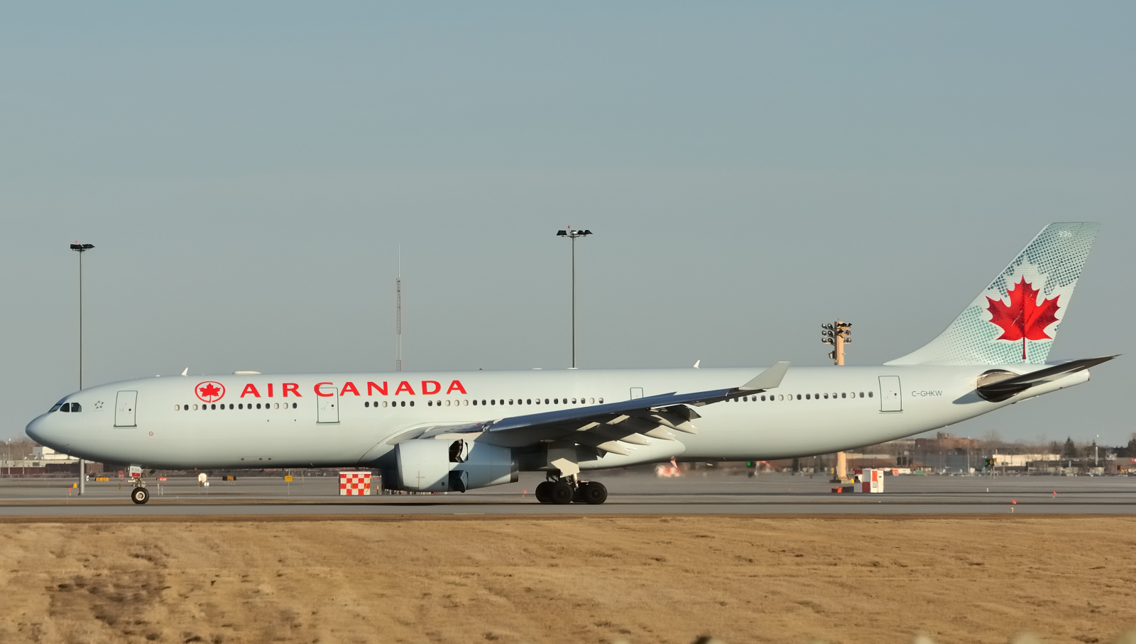 C-GHKW · Airbus A330-343 · (YUL / CYUL)