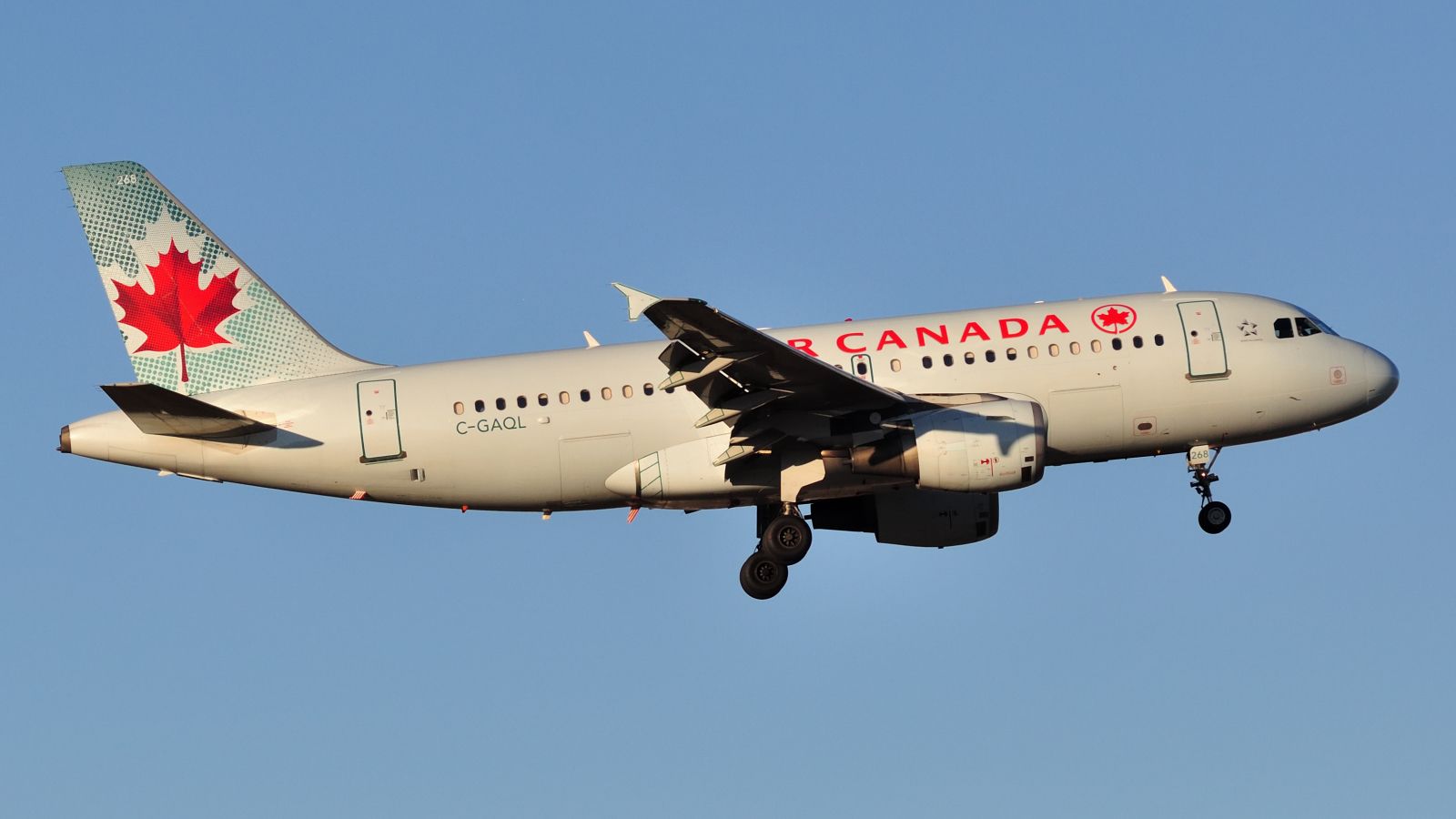 C-GAQL · Airbus A319-114 · (YYZ / CYYZ)