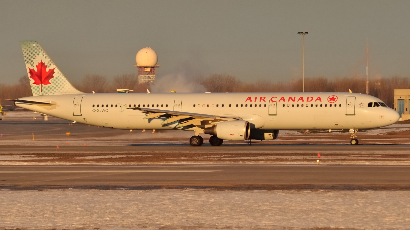 C-GJWO · Airbus A321-211 · (YUL / CYUL)