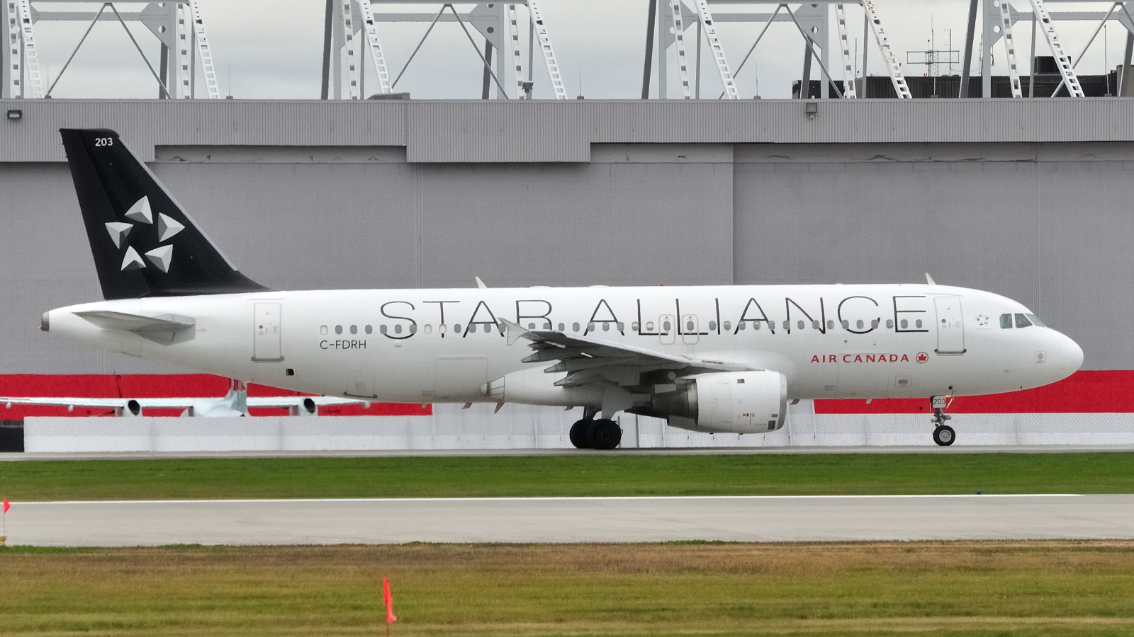 C-FDRH (cn 0073) Airbus A320-211