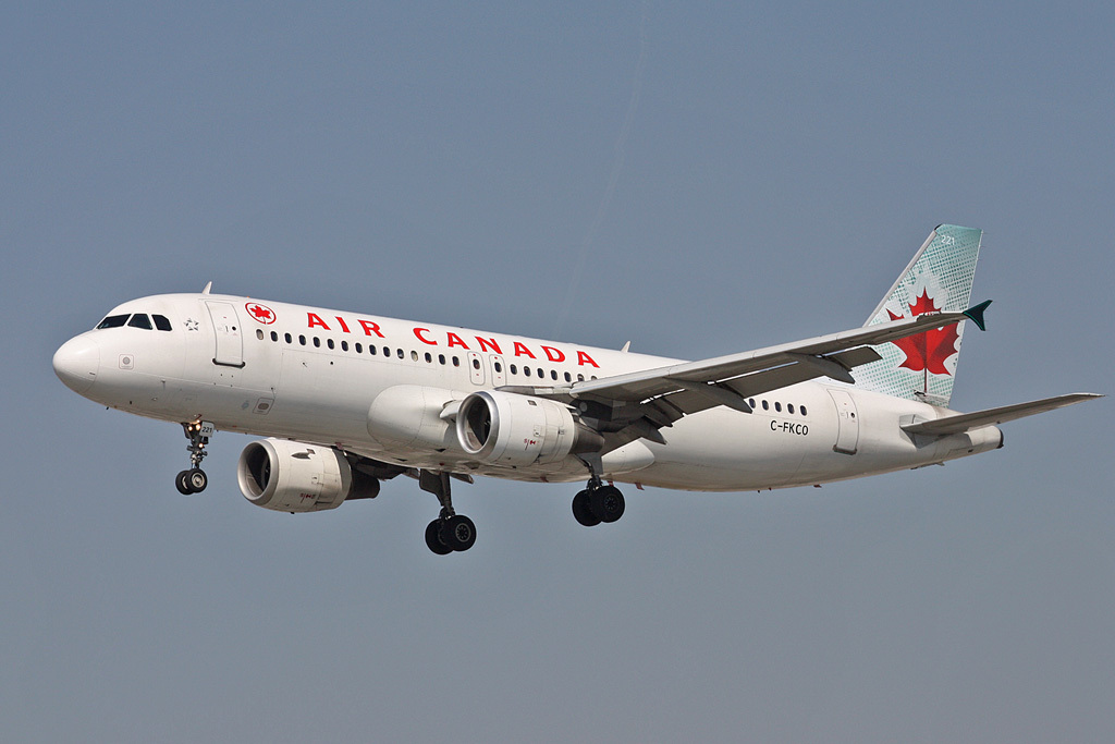 C-FKCO · Airbus A320-211 · (YYZ / CYYZ)