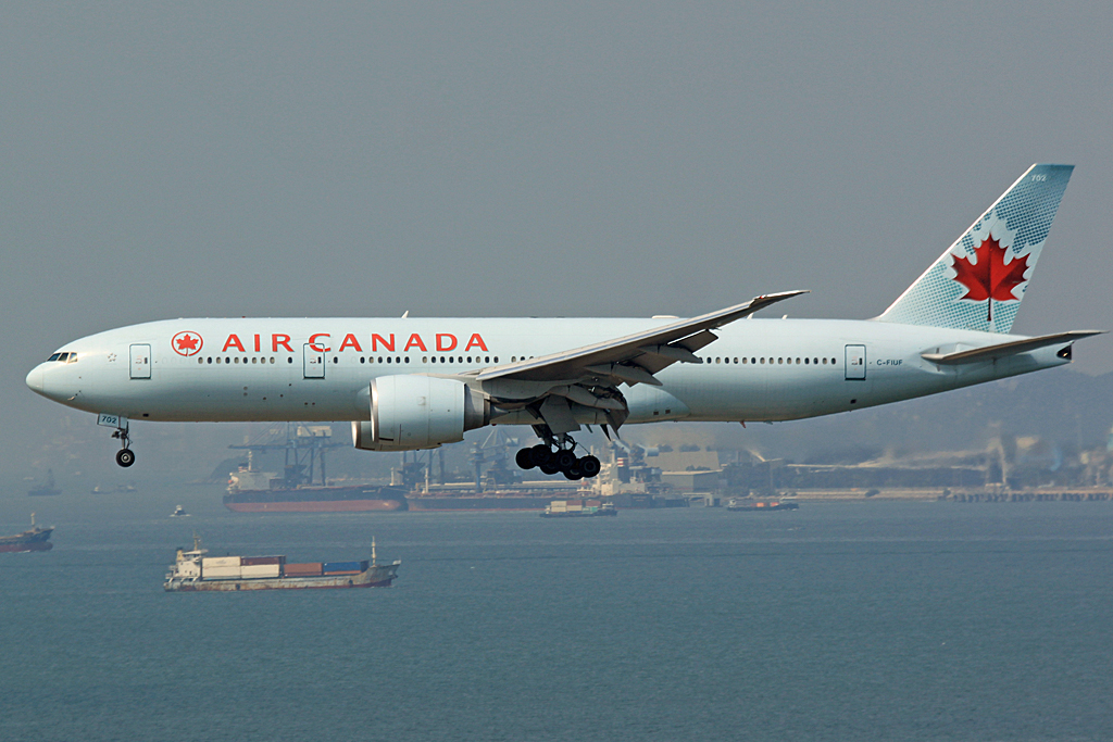 C-FIUF · Boeing 777-233/LR · (HKG / VHHH)
