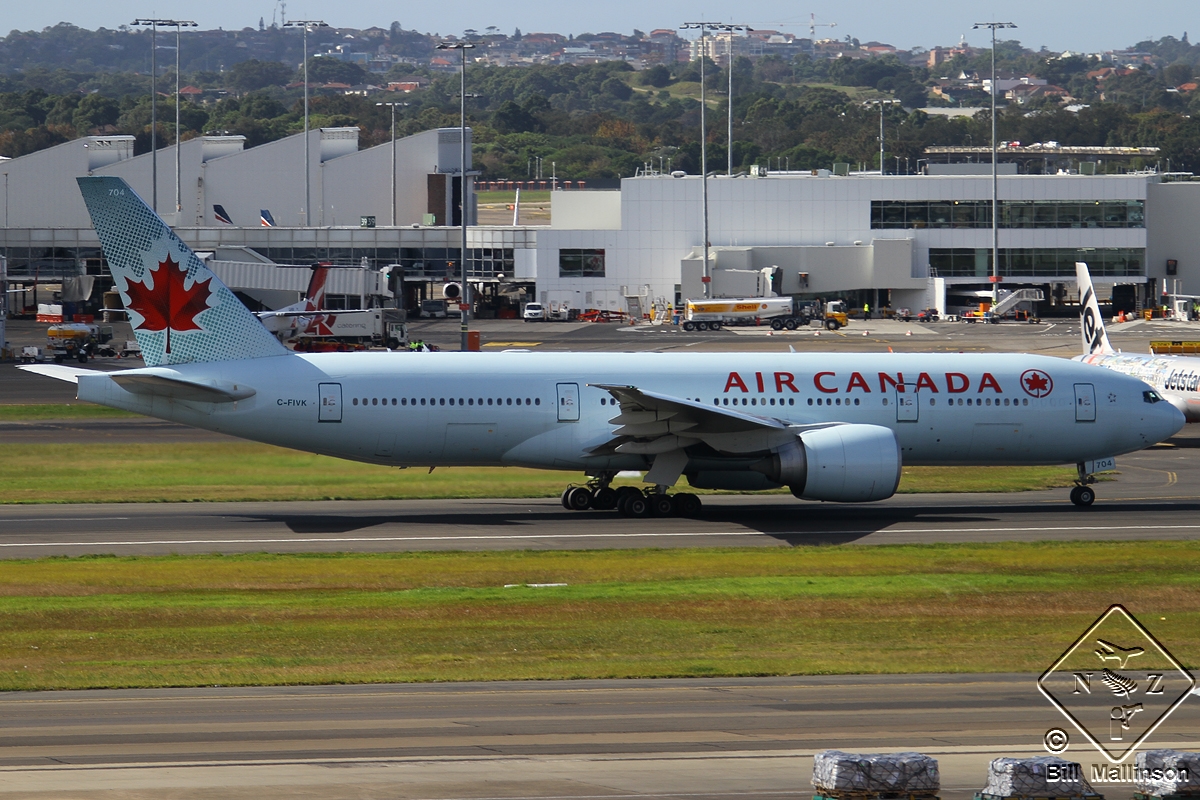 C-FIVK · Boeing 777-233/LR · (SYD / YSSY)