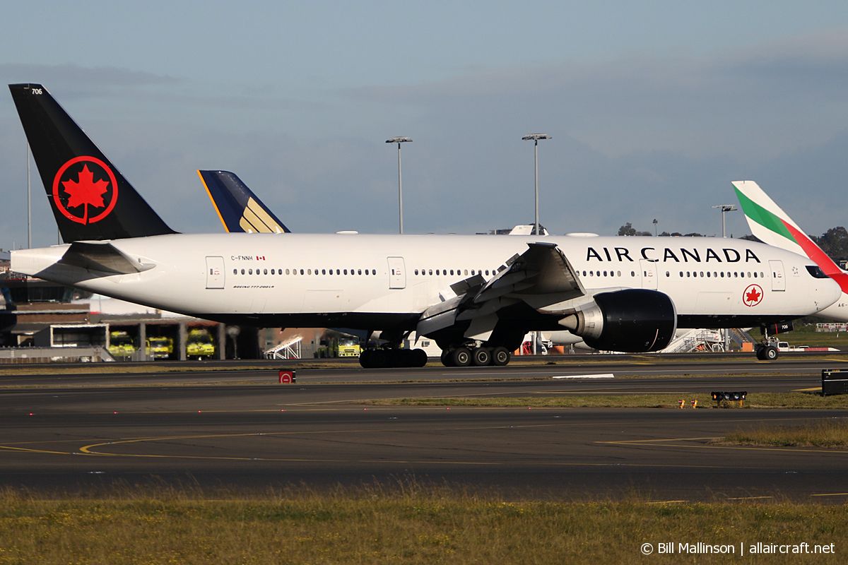 C-FNNH (cn 35247) Boeing 777-233LR