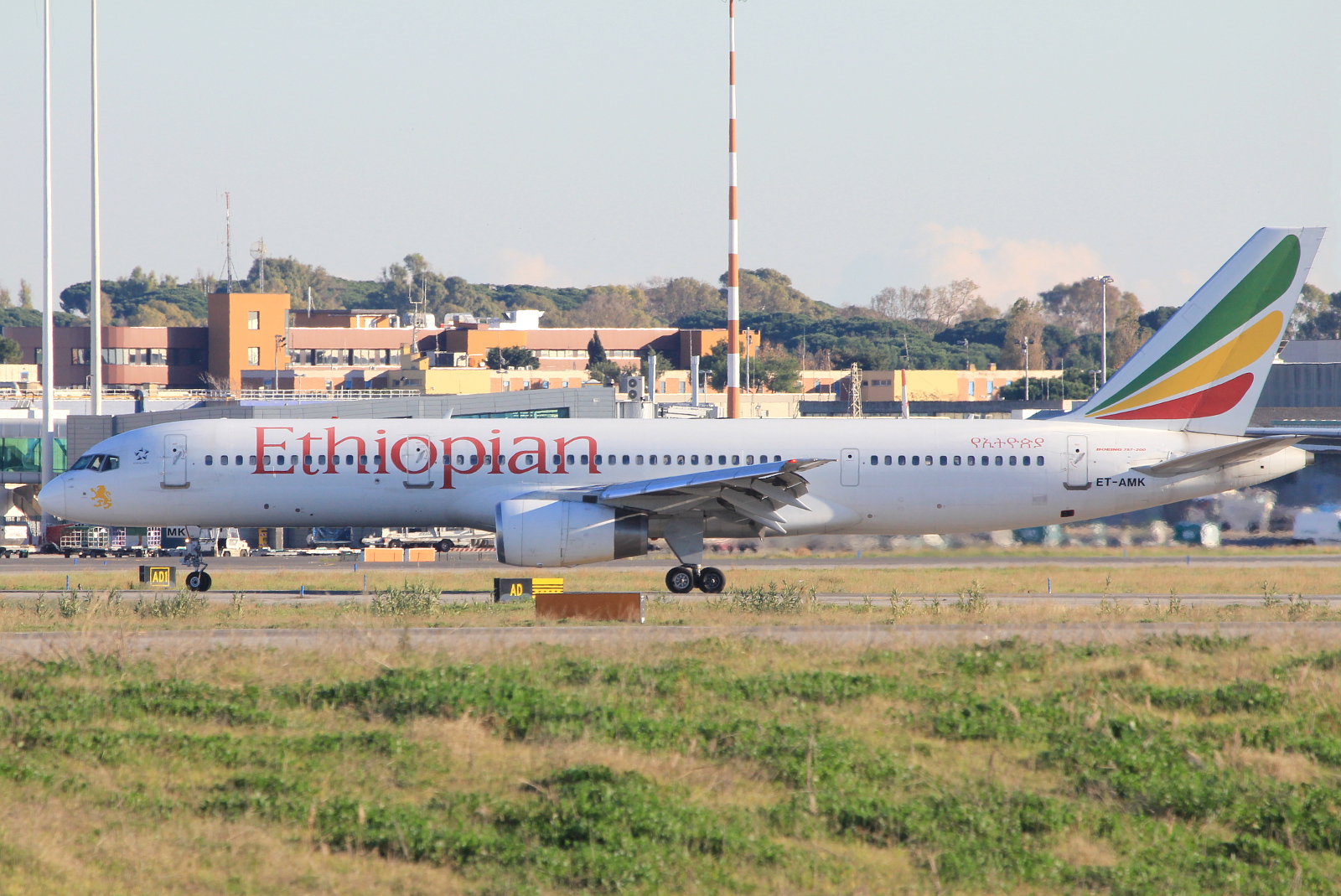 ET-AMK · Boeing 757-28A · (FCO / LIRF)