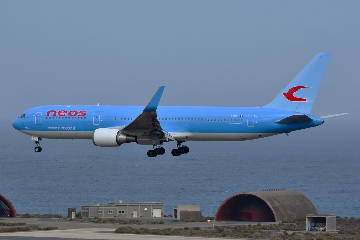 I-NDDL (27568) 1995 Boeing 767-324 ER WL