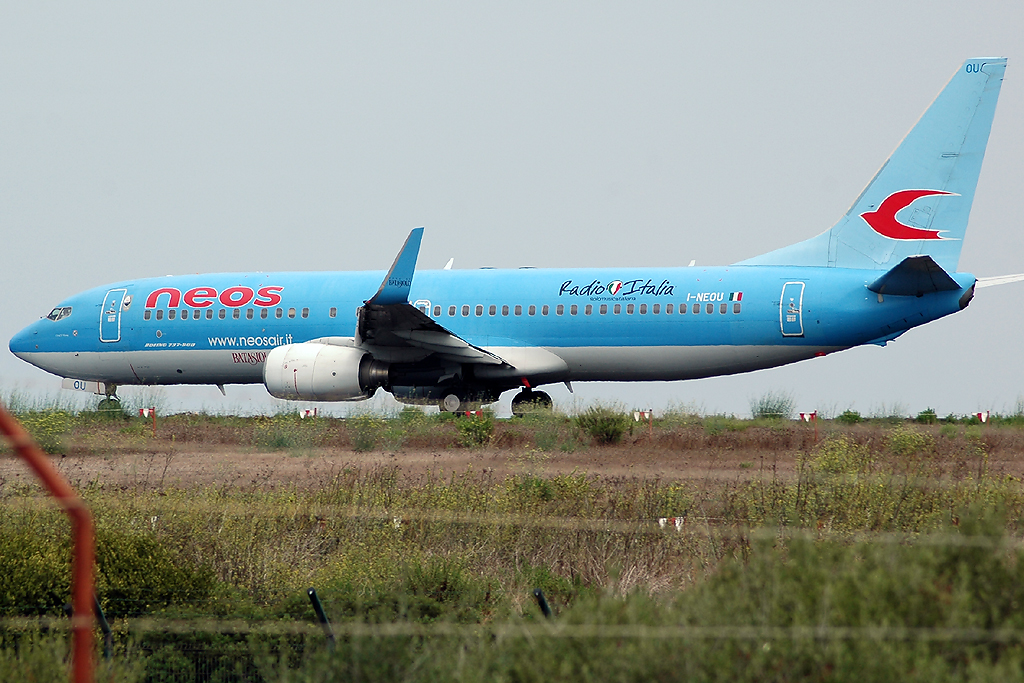 I-NEOU (29887) 2002 Boeing 737-86N WL