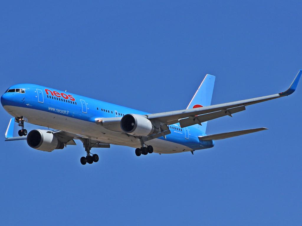 I-NDDL (27568) 1995 Boeing 767-324 ER WL