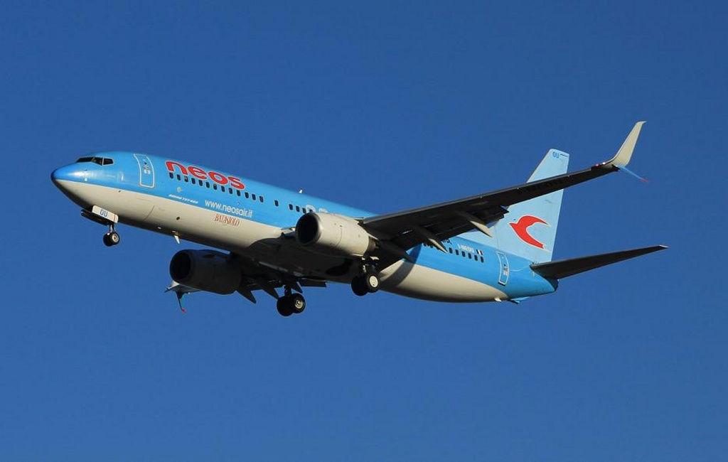 I-NEOU (29887) 2002 Boeing 737-86N WL