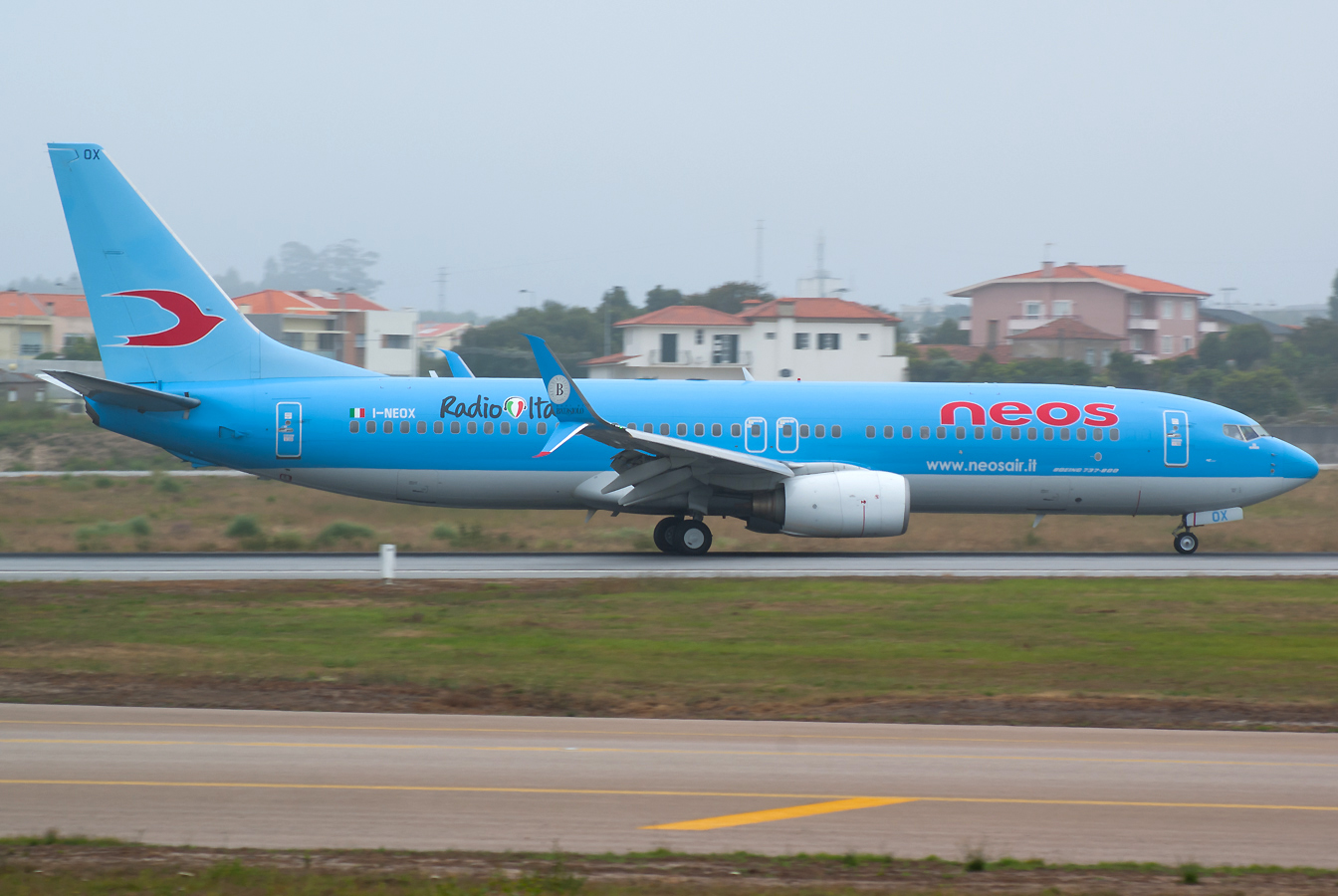I-NEOX (33677) 2004 Boeing 737-86N WL