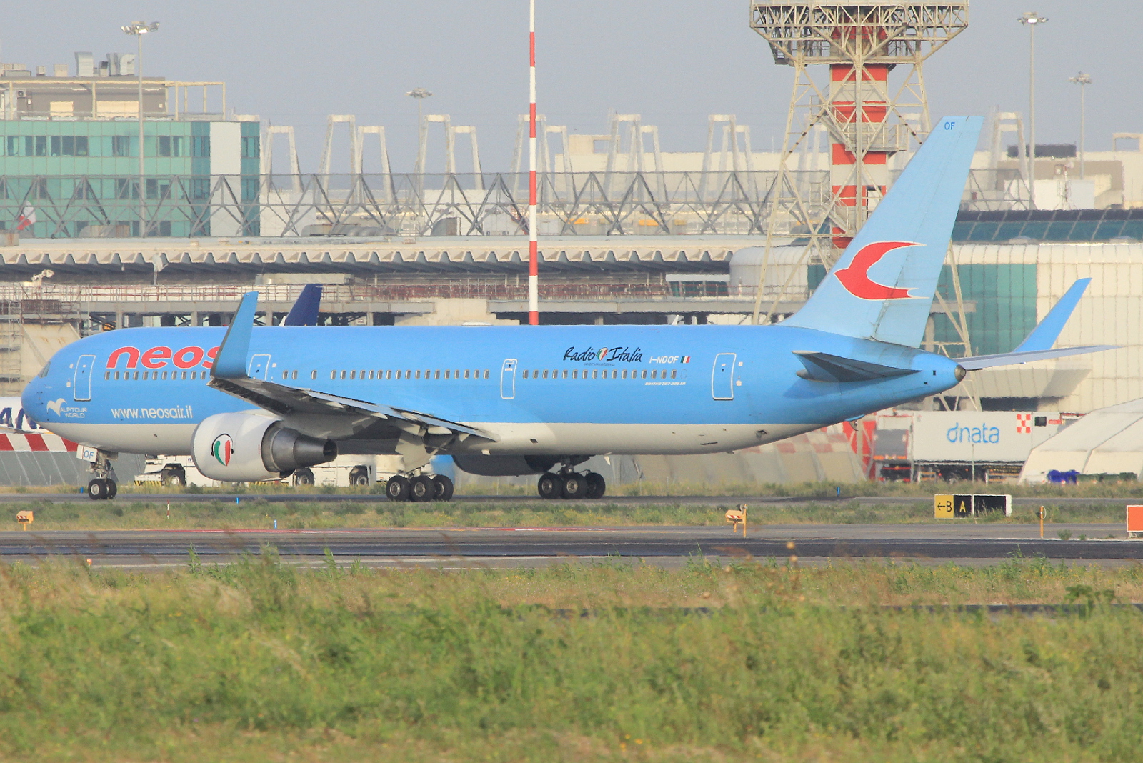 I-NDOF (27610) 1996 Boeing 767-306 ER WL