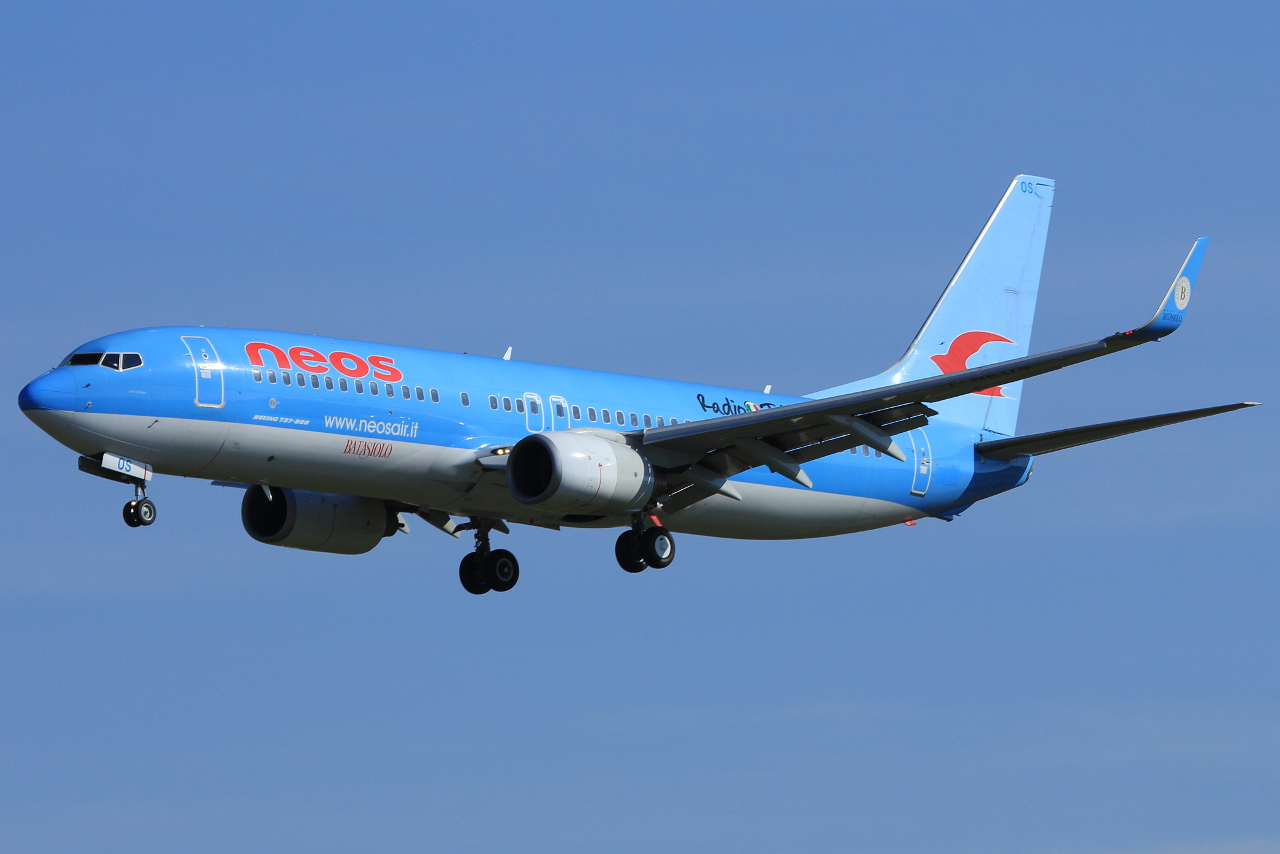 I-NEOS (32733) 2002 Boeing 737-86N WL