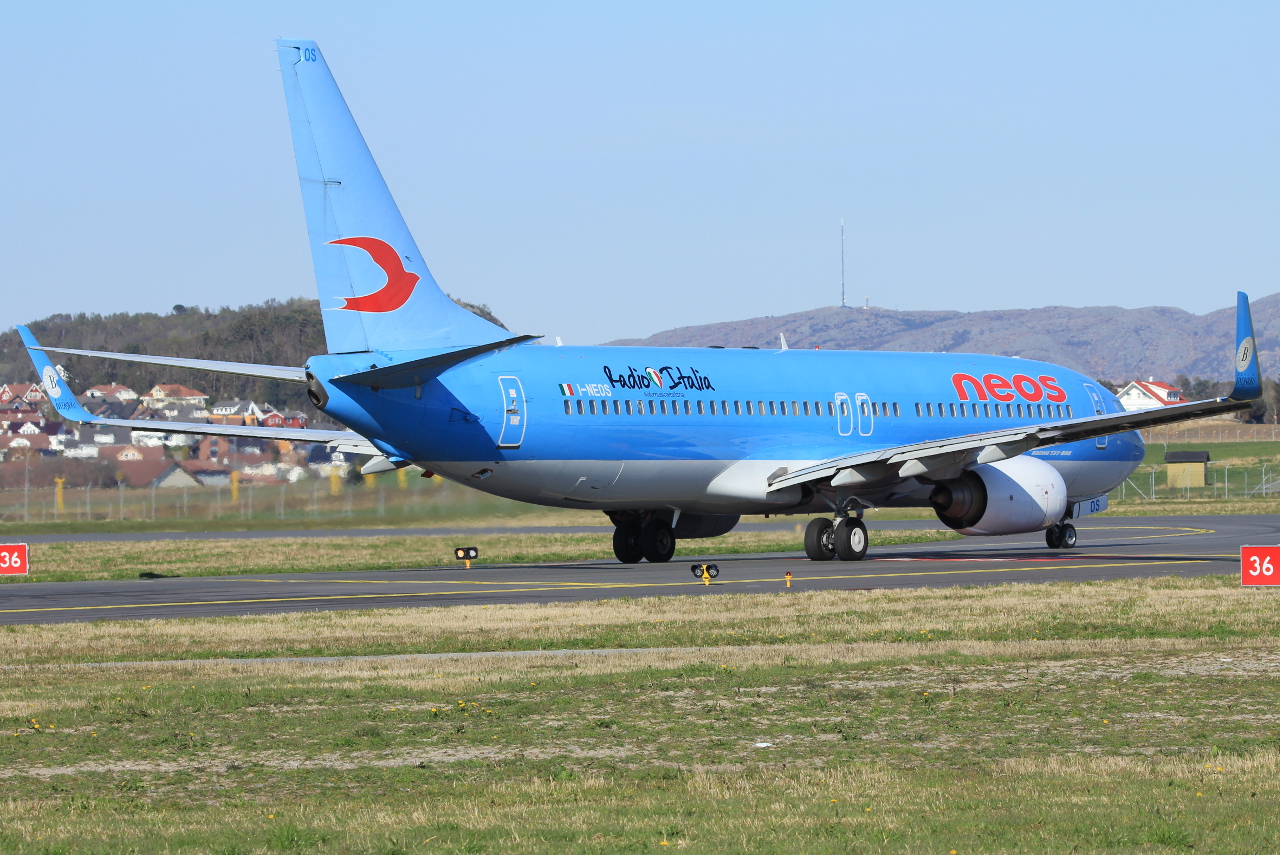 I-NEOS · Boeing 737-86N(WL) · (SVG / ENZV)
