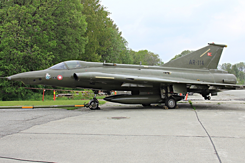 AR-114 (35-1114) 1971 Saab RF-35 Draken