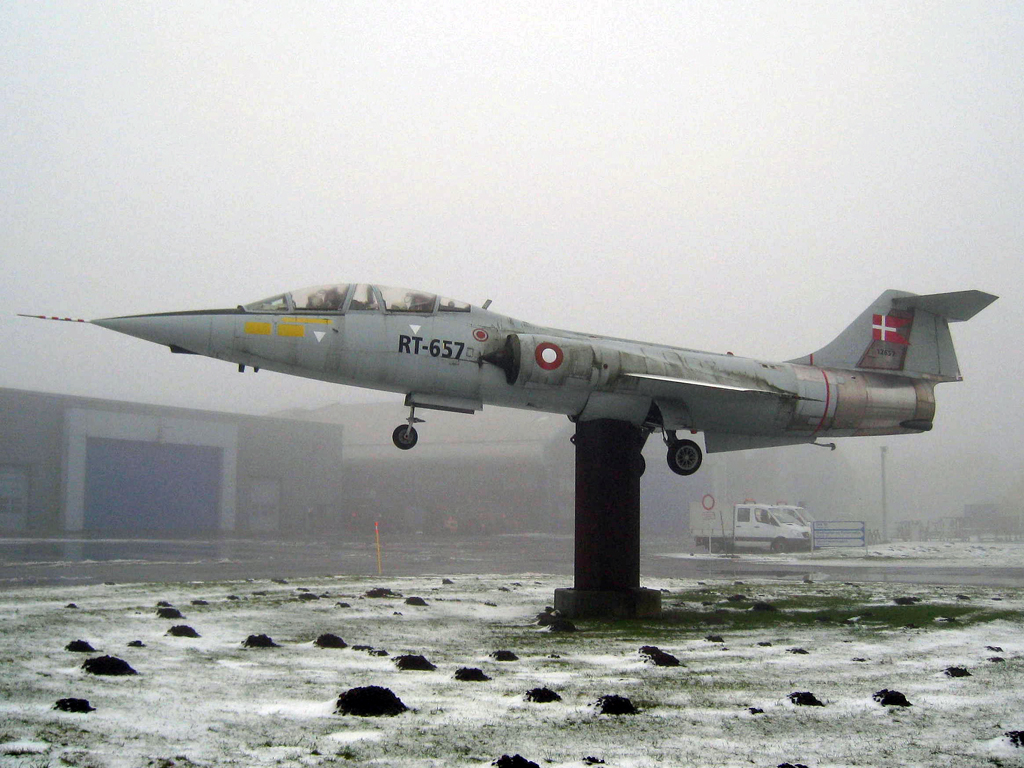 RT-657 · Lockheed CF-104D Starfighter Mk2 · (AAL / EKYT)