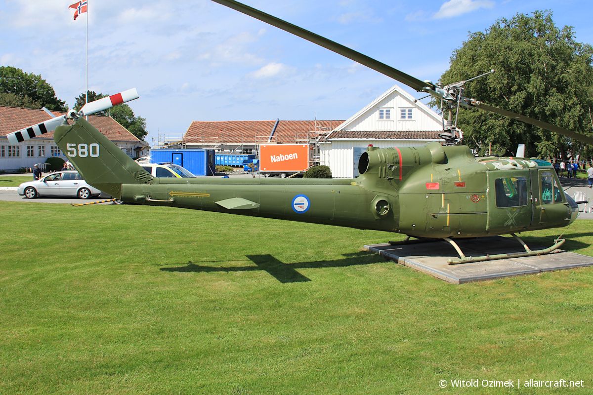 580 (226) 1960 Bell Iroquois UH-1B