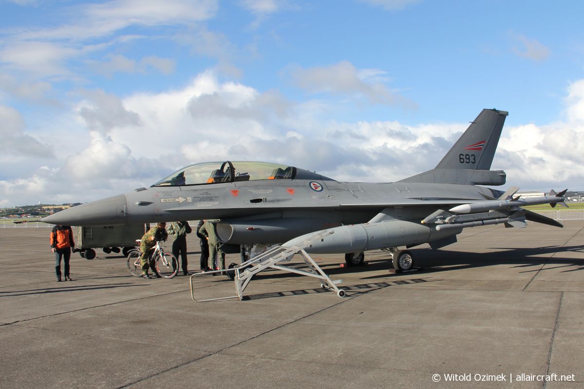 693 (6L-12) 1980 General Dynamics F-16BM Fighting Falcon